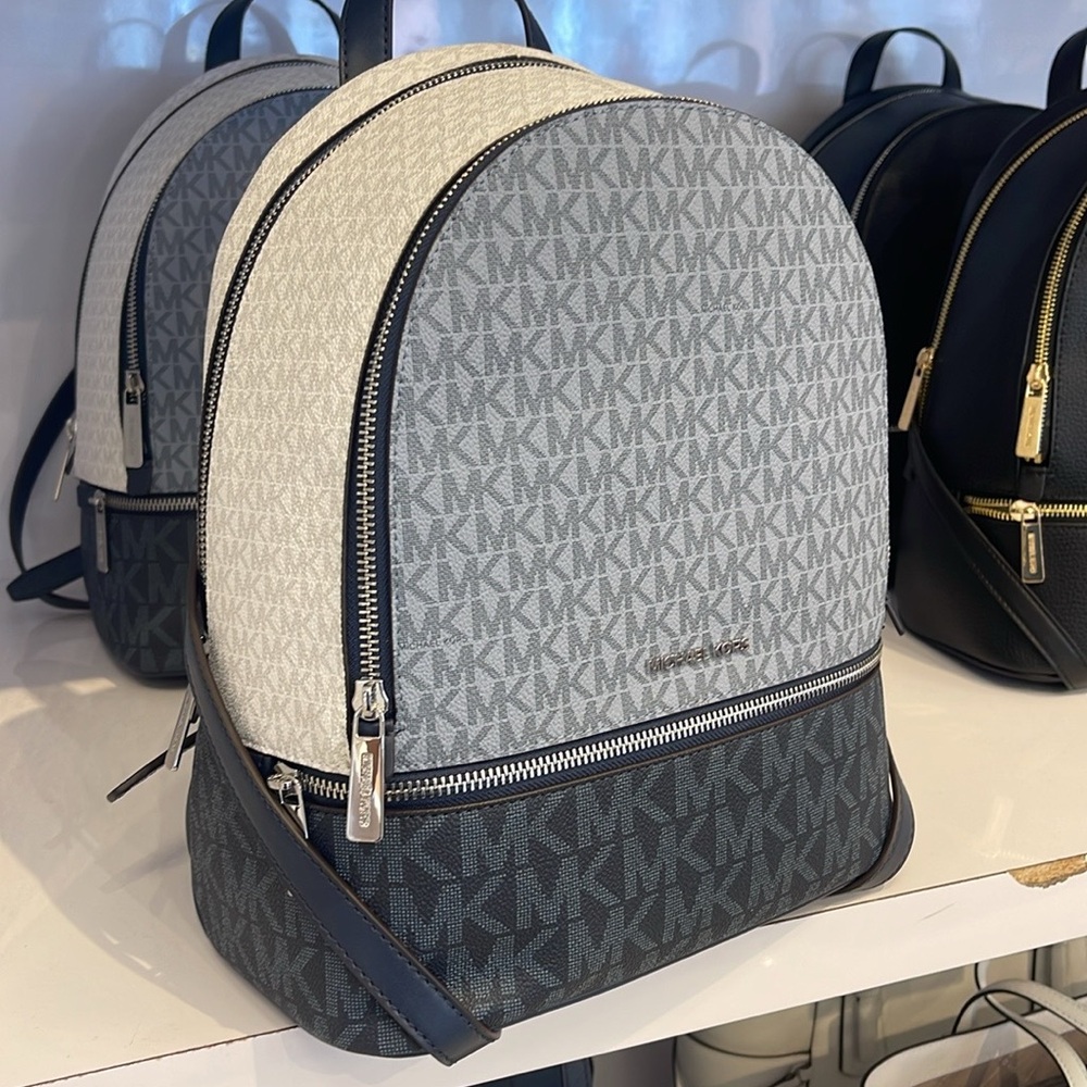 MICHAEL KORS Rhea Med Zip Color-Block Signature Logo Backpack
ADMIRL MULTI
NWT - Picture 6 of 16